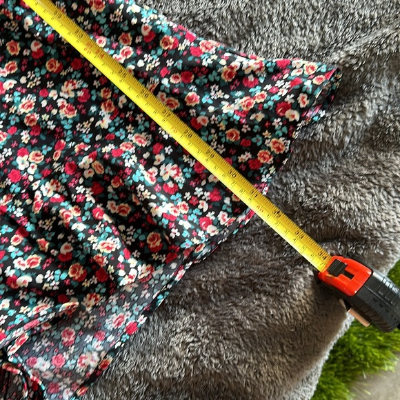 NWOT Romper sized L. Adjustable straps and tie back - Picture 5 of 6